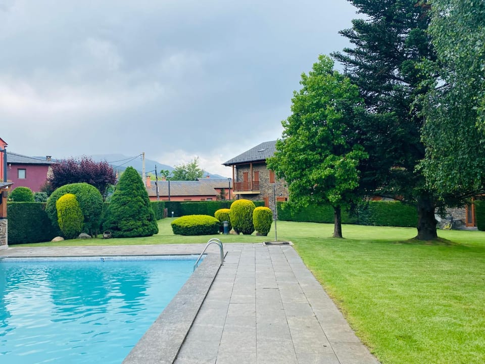 Swimming pool, Swimming pool