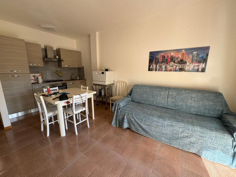 ALGHERO SUN & SEA - Spacious 2 BR Apartment 150m Beach, Terrace, AC, WiFi, Sleeps 6 Apartment in Alghero