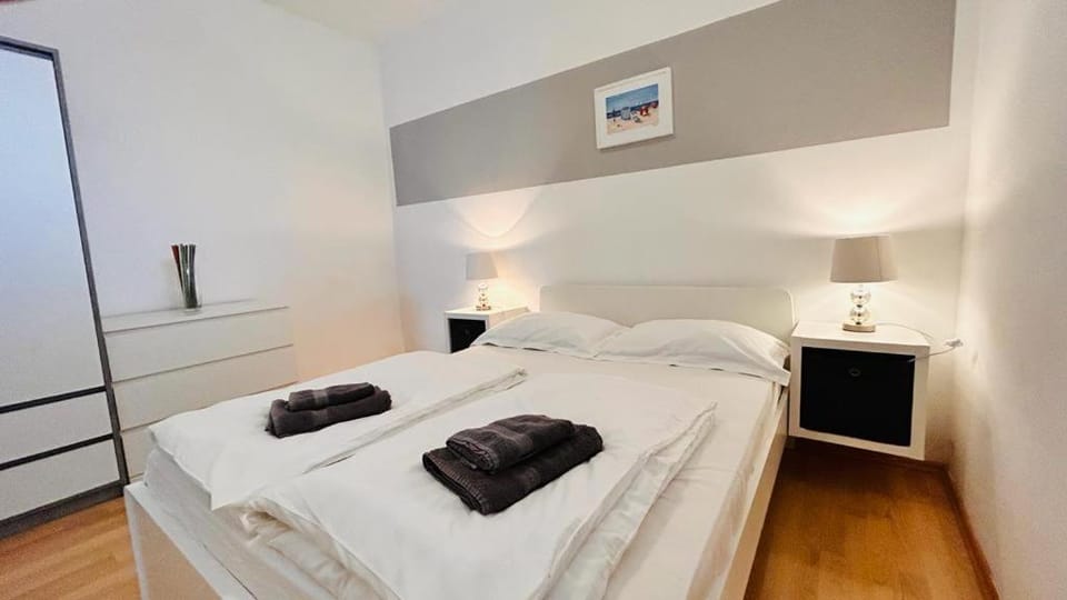 Bed, Photo of the whole room, Bedroom, towels, wardrobe