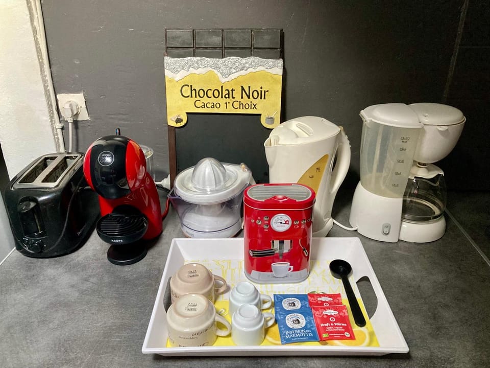 Coffee/tea facilities, Kitchen or kitchenette, toaster