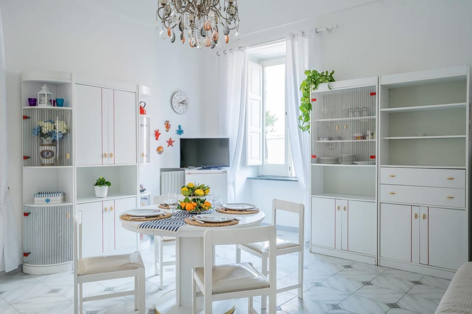 TV and multimedia, Living room, Seating area, Floor plan, Dining area, hair dresser, internet, air conditioner