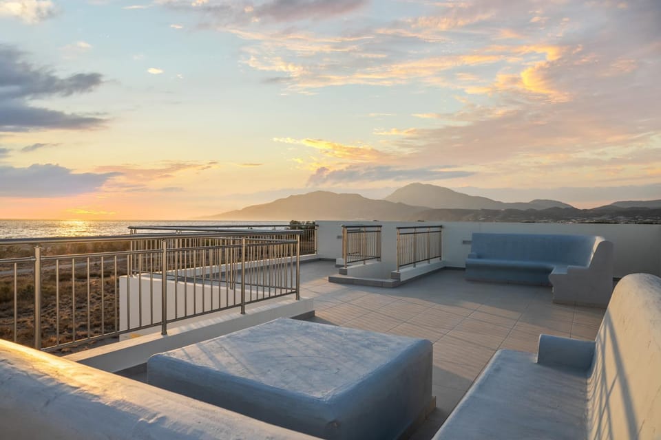Property building, Patio, Day, Natural landscape, View (from property/room), Balcony/Terrace, Living room, Seating area, Mountain view, Sea view, Sunrise, Sunset