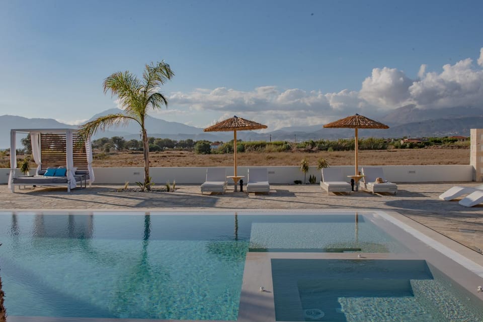 Day, Natural landscape, Mountain view, Pool view, Swimming pool, sunbed