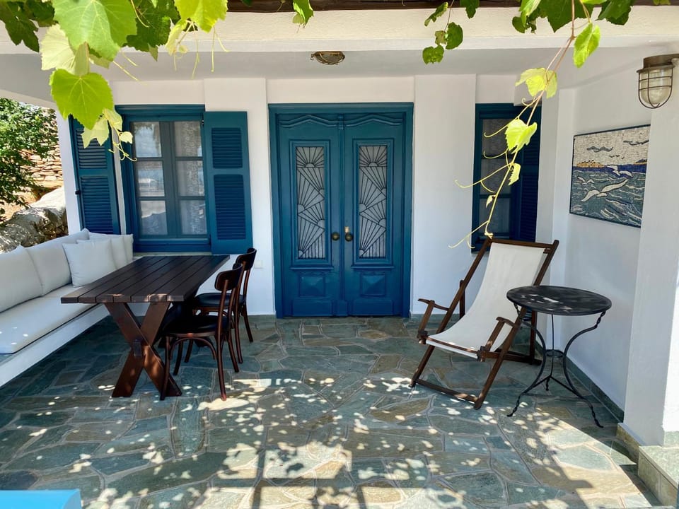 Patio, Facade/entrance