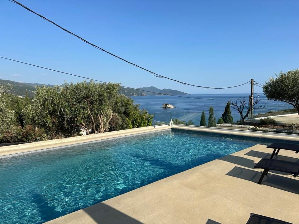 Swimming pool, Location, Inner courtyard view