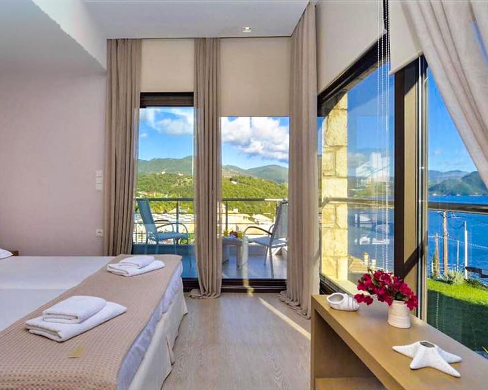 Bed, Day, Natural landscape, View (from property/room), Balcony/Terrace, Photo of the whole room, Bedroom, Sea view, towels