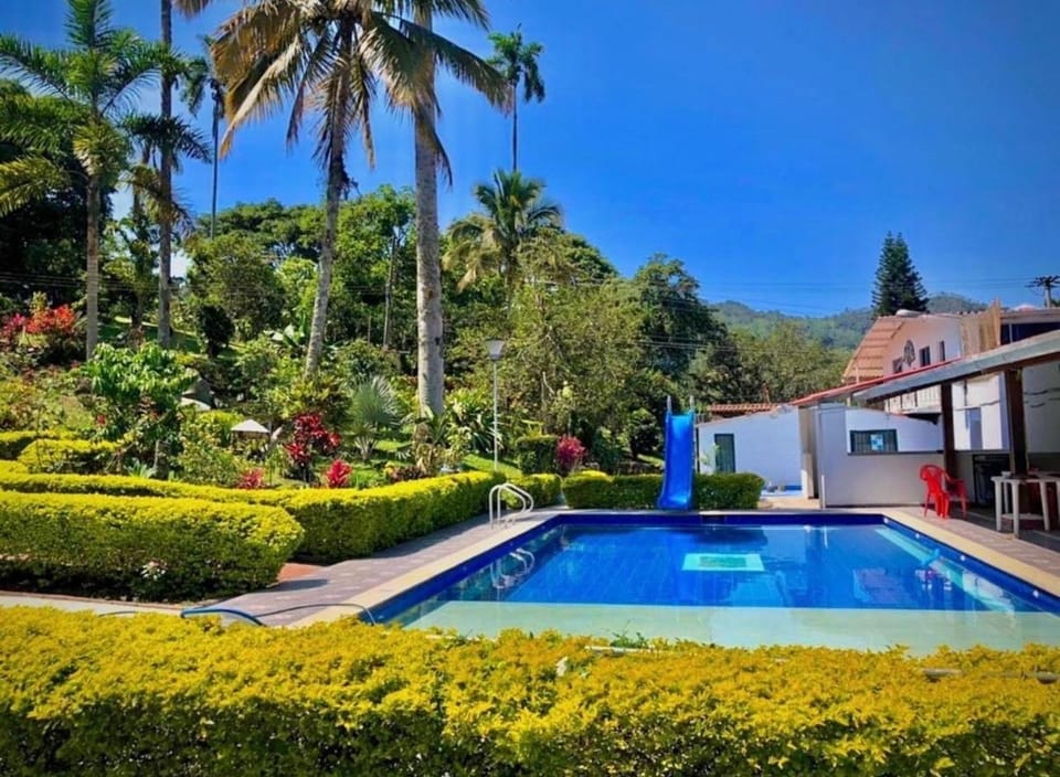 GLAMPING EL PARAÍSO Campground/ 
RV Resort in Cundinamarca, Colombia
