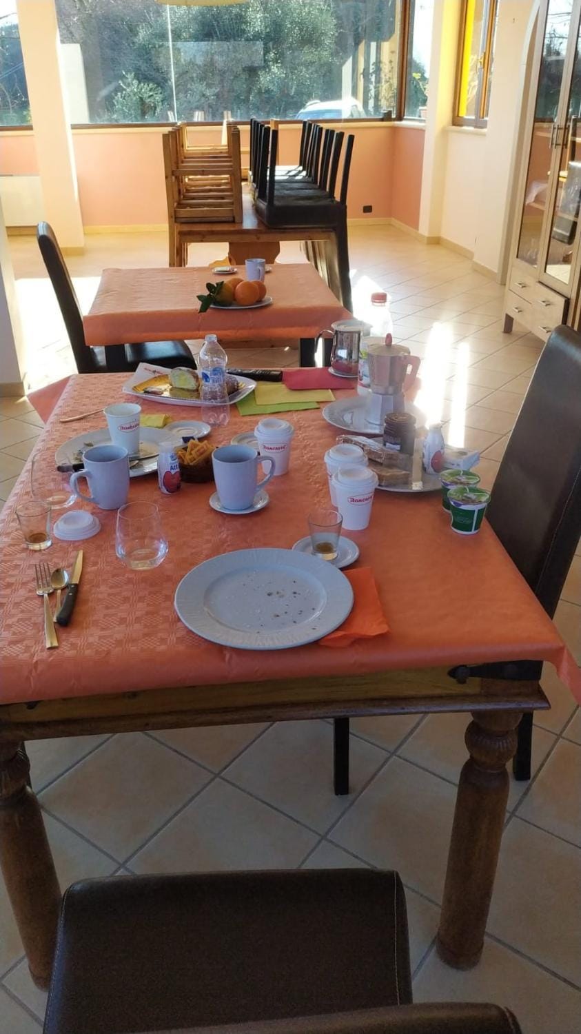 Restaurant/places to eat, Dining area, Buffet breakfast