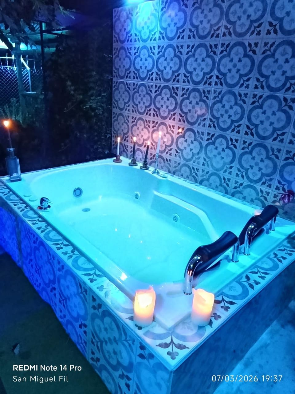 Hot Tub, Bathroom