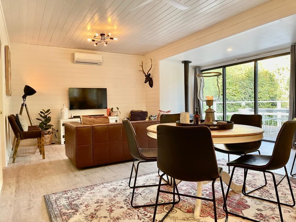 Communal lounge/ TV room, Dining area