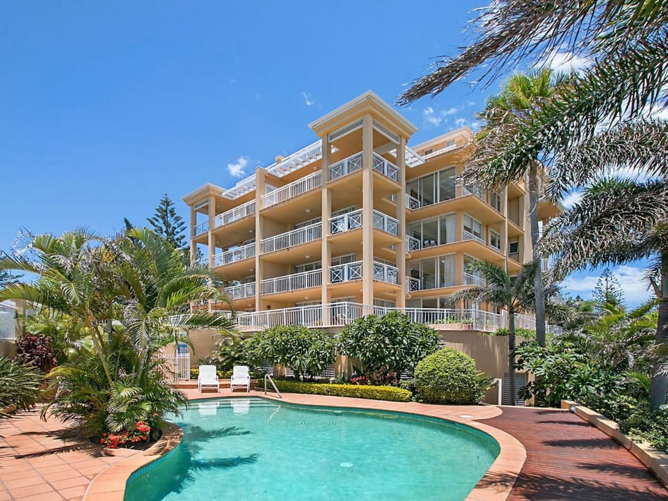 Orion 2 - Beachfront Rainbow Bay Coolangatta - All Linen Supplied - Min. 3 night stays year round! Apartment in Tweed Heads