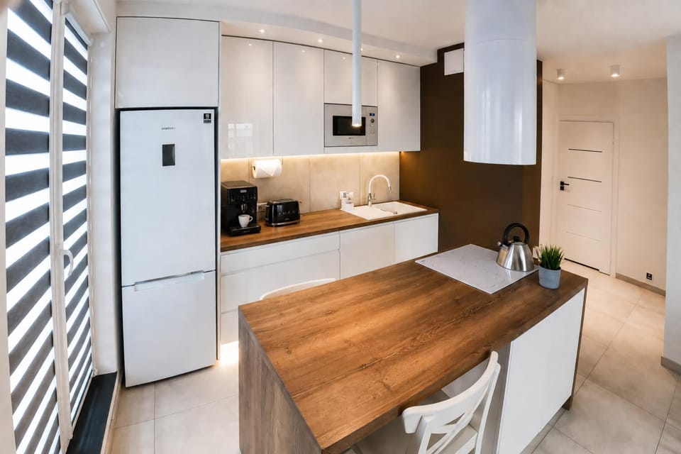 Kitchen or kitchenette, Dining area, stove