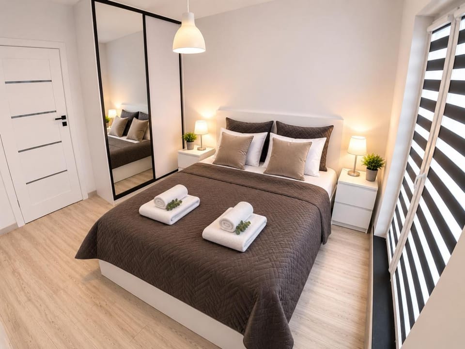 Bed, Bedroom, towels, wardrobe
