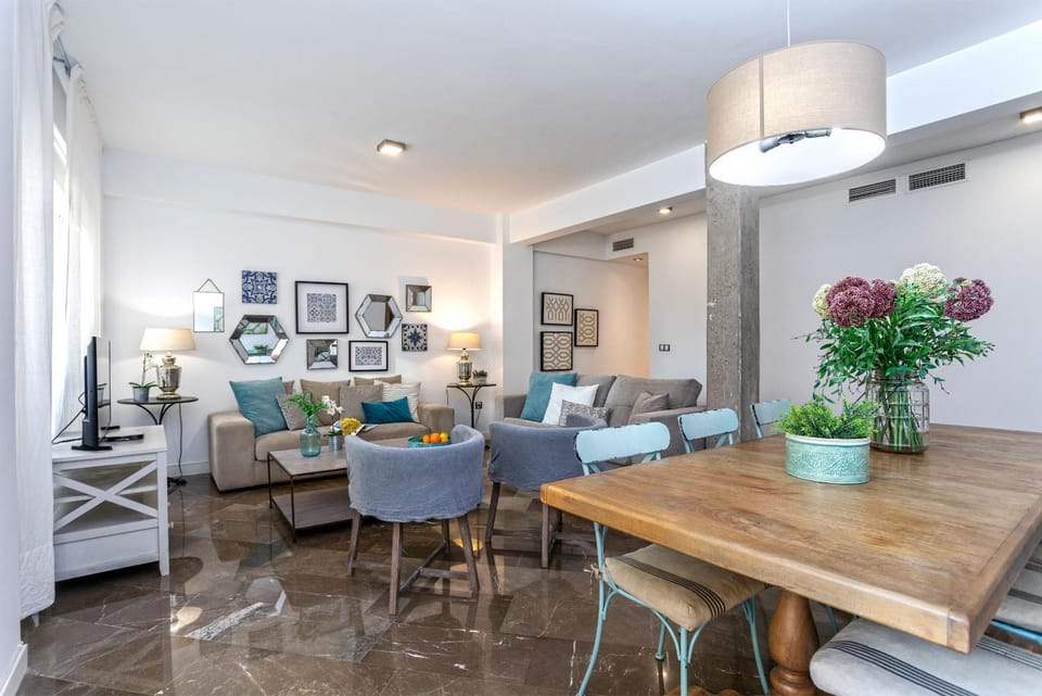 Living room, Lounge or bar, Seating area, Dining area