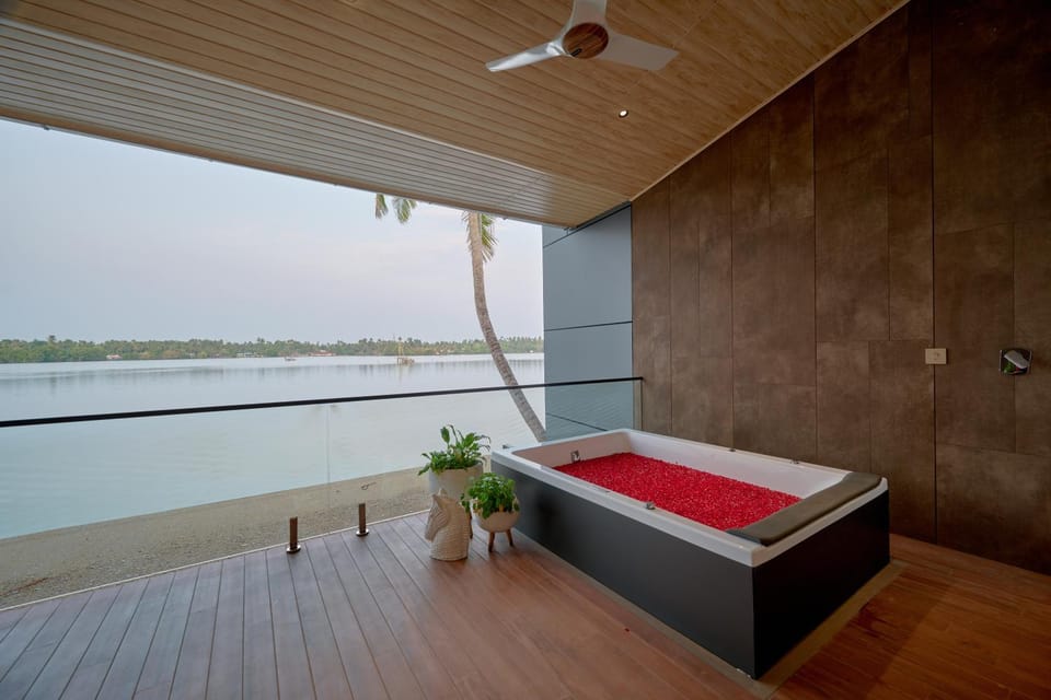Balcony/Terrace, Lake view