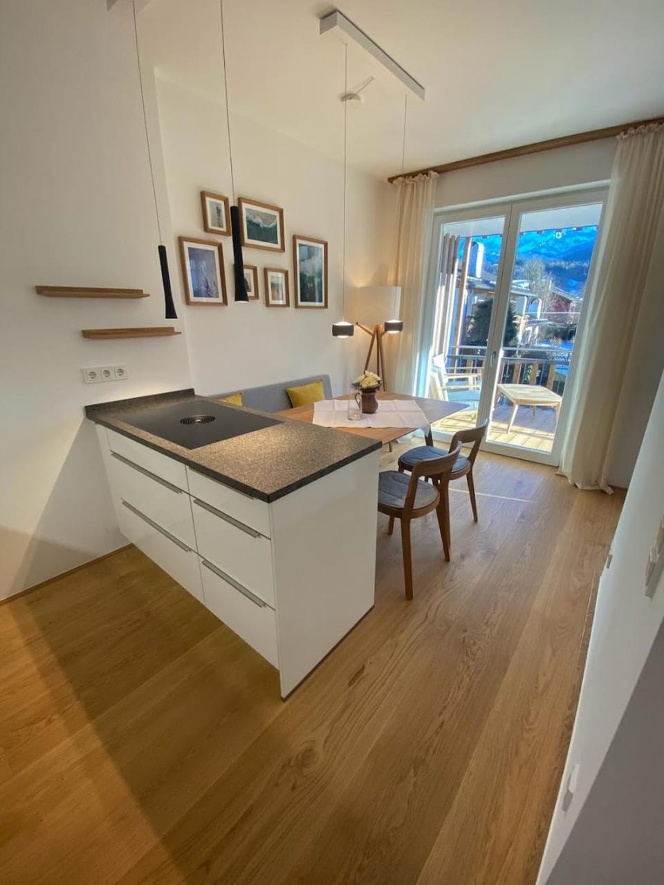 Dining area, kitchen