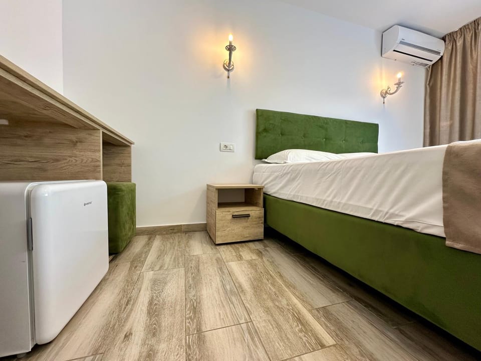Photo of the whole room, air conditioner