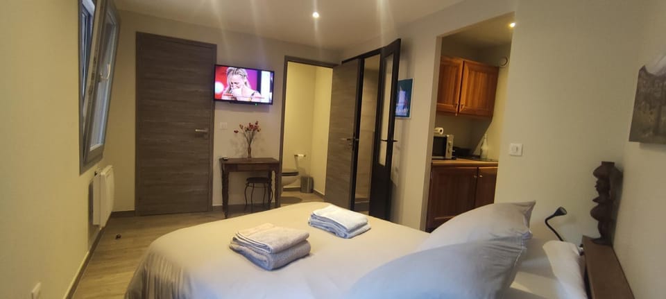 Communal lounge/ TV room, Bed