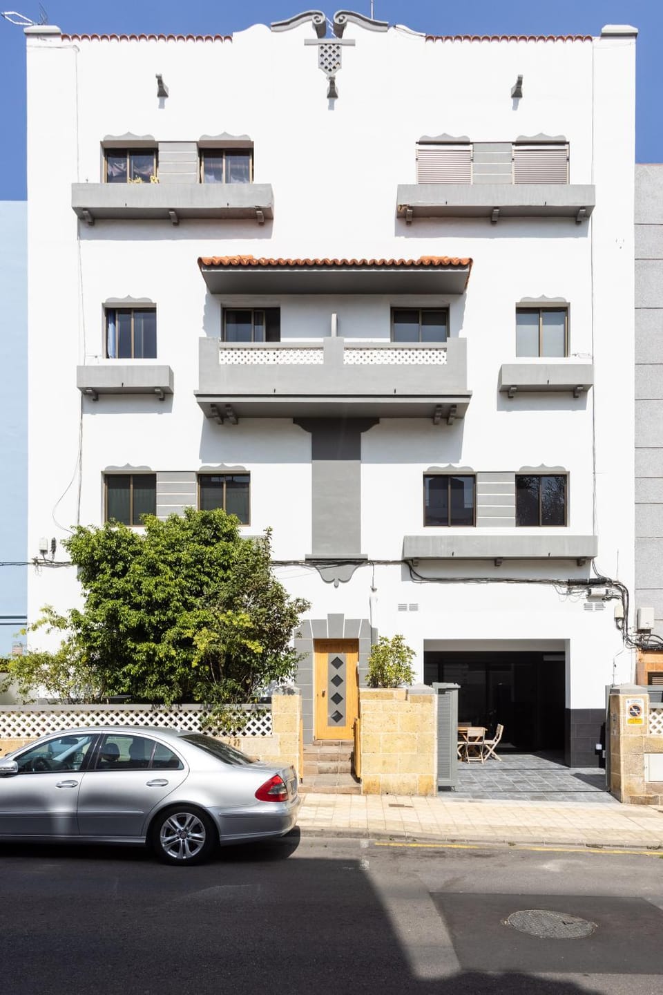 Facade/entrance