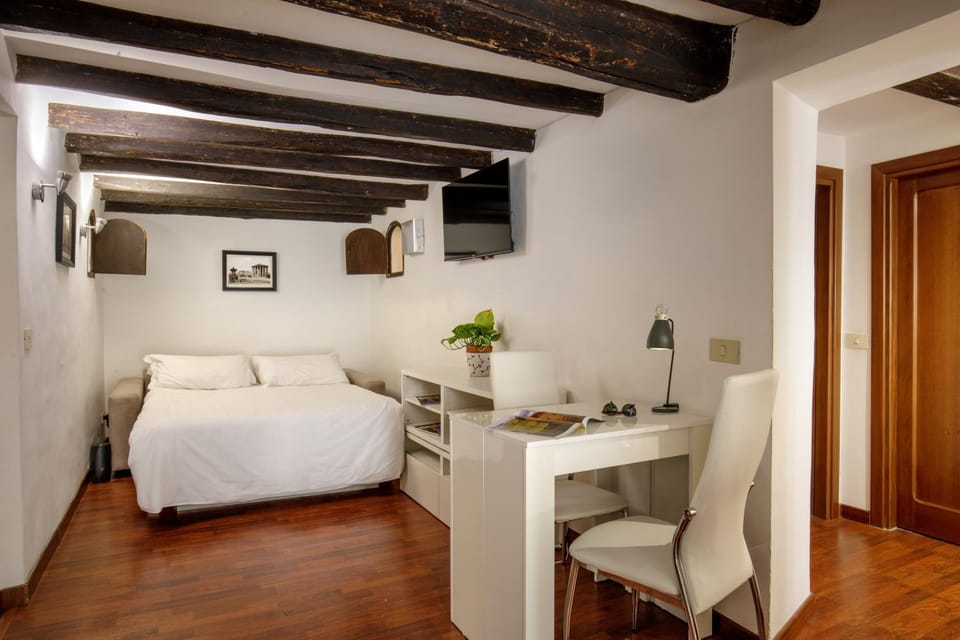 Bed, TV and multimedia, Living room, internet