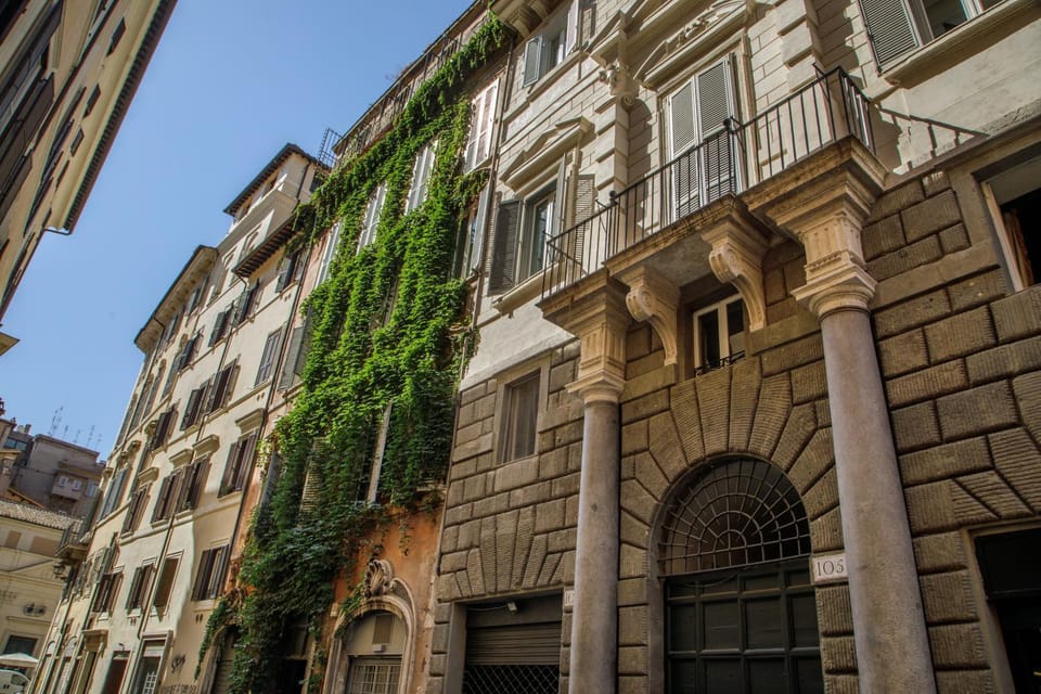 Property building, Nearby landmark, Facade/entrance, Place of worship, Street view