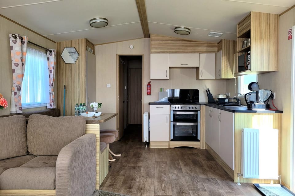 St Osyth- Sleeps8-freeparking-wifi-holidaypark House in Tendring District