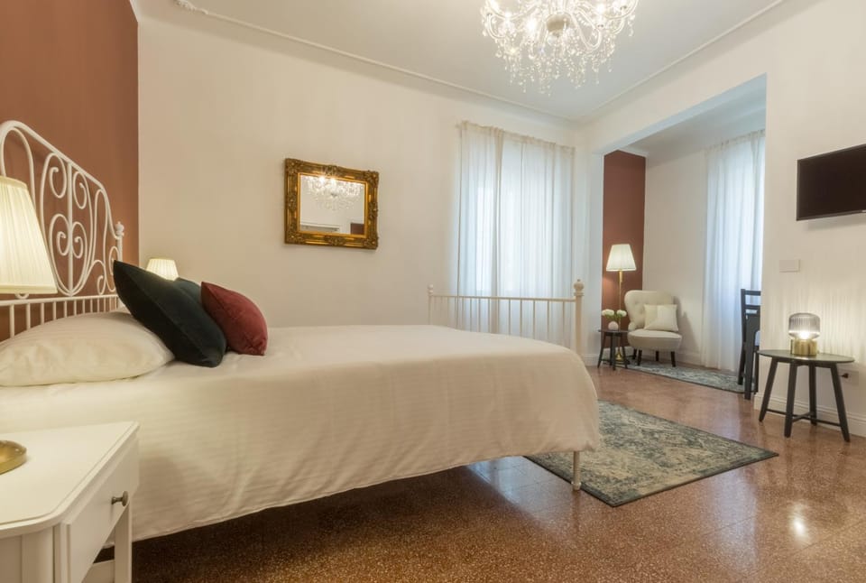 Bed, Photo of the whole room, hair dresser