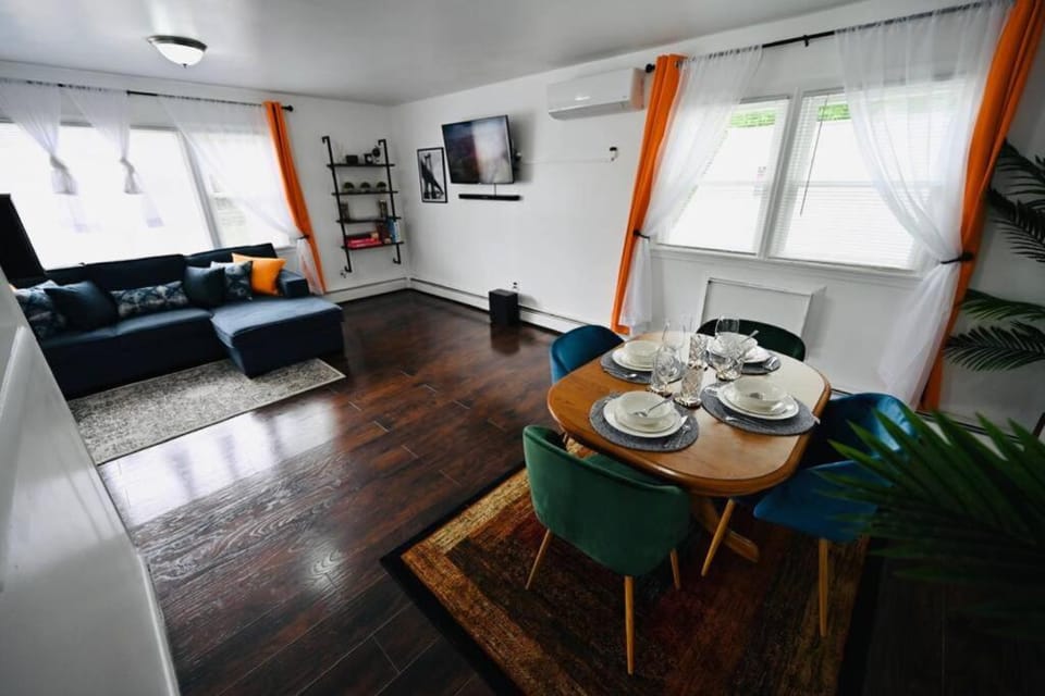 Bright & cozy * 2nd Floor Apartment*. Close to NYC Apartment in Bloomfield