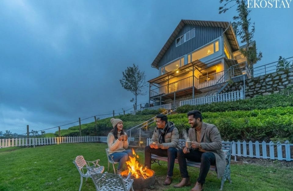 Property building, People, Garden, Garden view, group of guests, Family