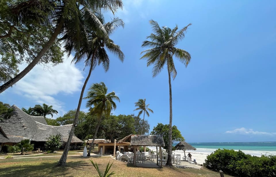 Property building, Lounge or bar, Sea view