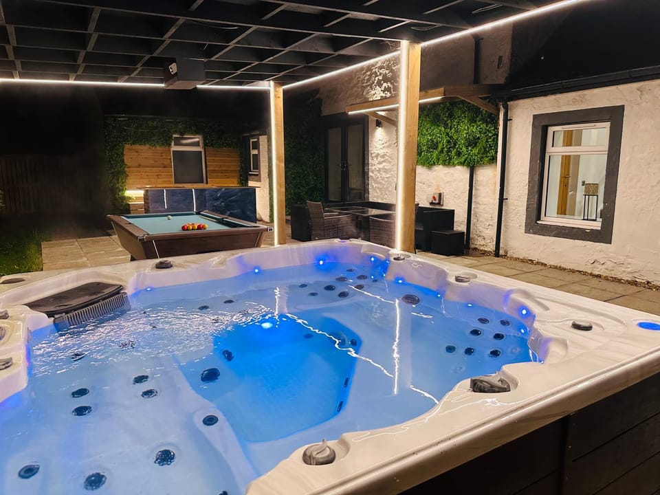 Nether Newton - Sleeps 12, Hottub, Sauna, Private Garden House in England