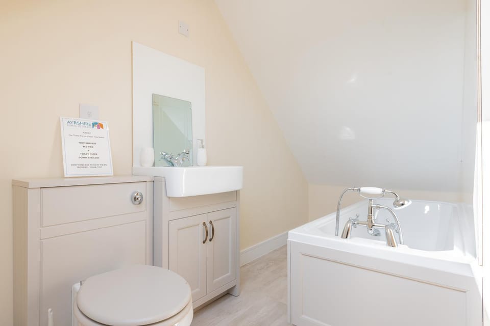 Nether Newton - Sleeps 12, Hottub, Sauna, Private Garden House in England