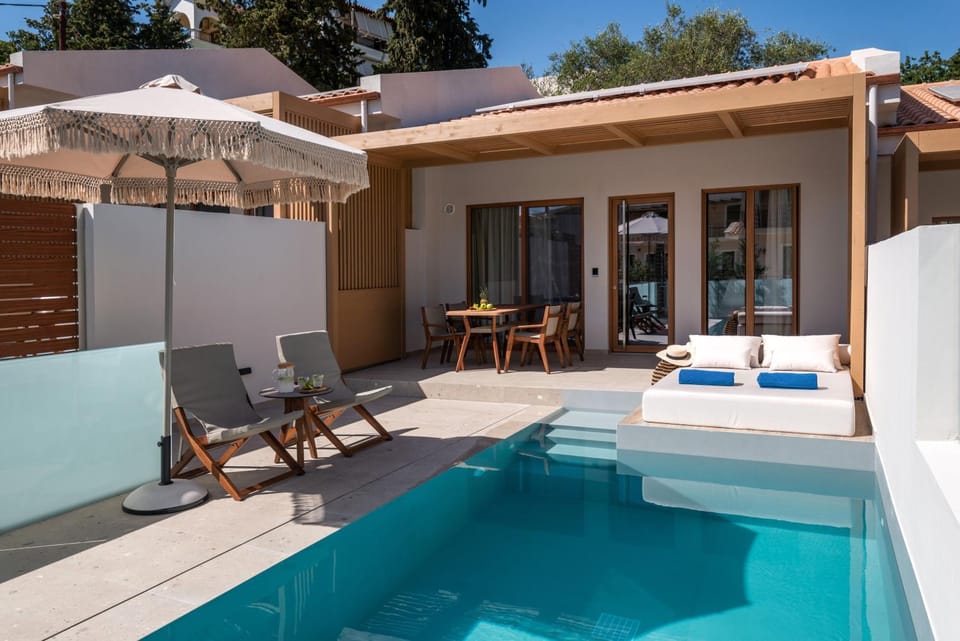 Patio, Balcony/Terrace, Pool view, Swimming pool, sunbed