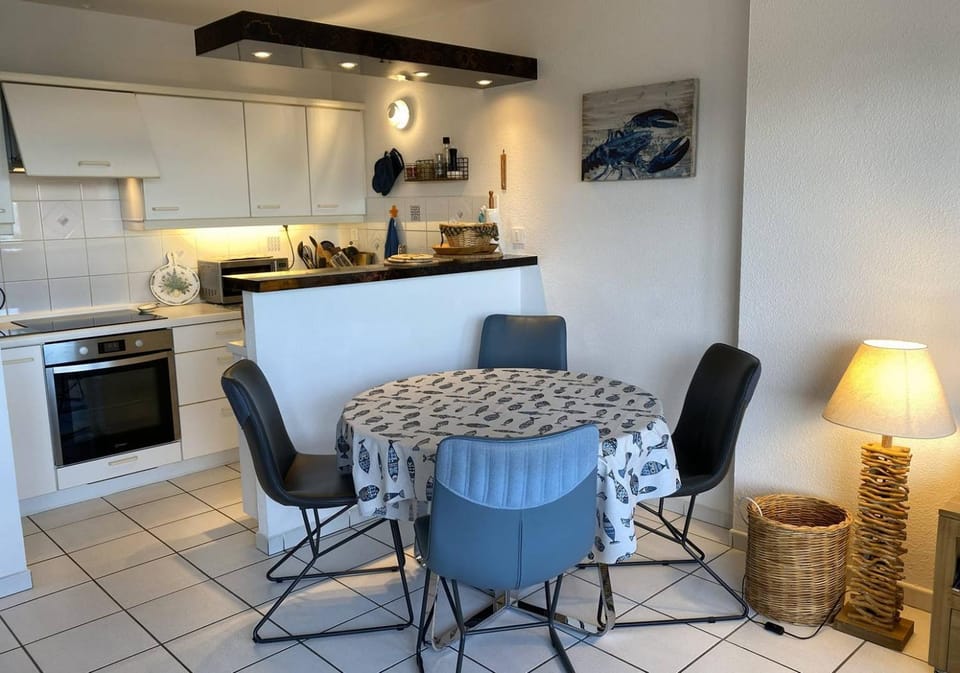 Appartement VUE SUR MER avec WIFI et terrasse à PERROS-GUIREC Ref-816 Apartment in Louannec