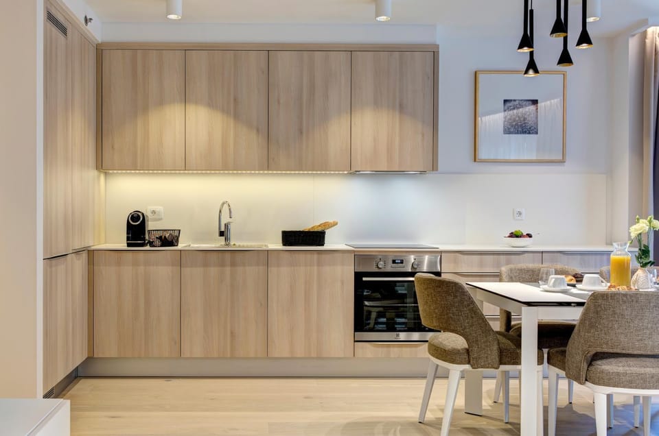 Kitchen or kitchenette, Dining area, pet friendly, stove