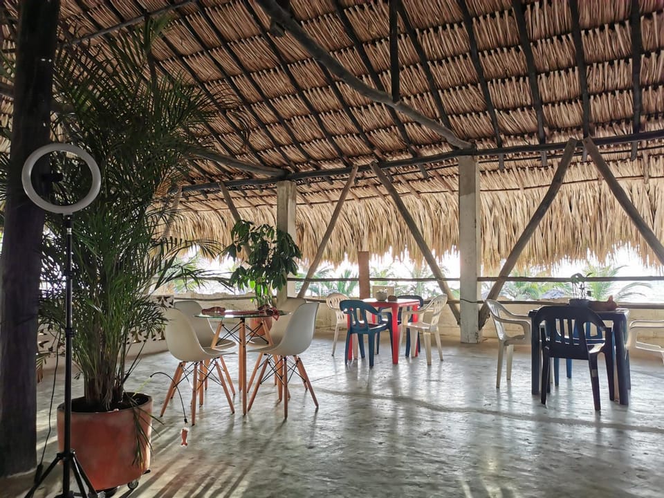 Restaurant/places to eat, Internal: Not applicable to any particular room