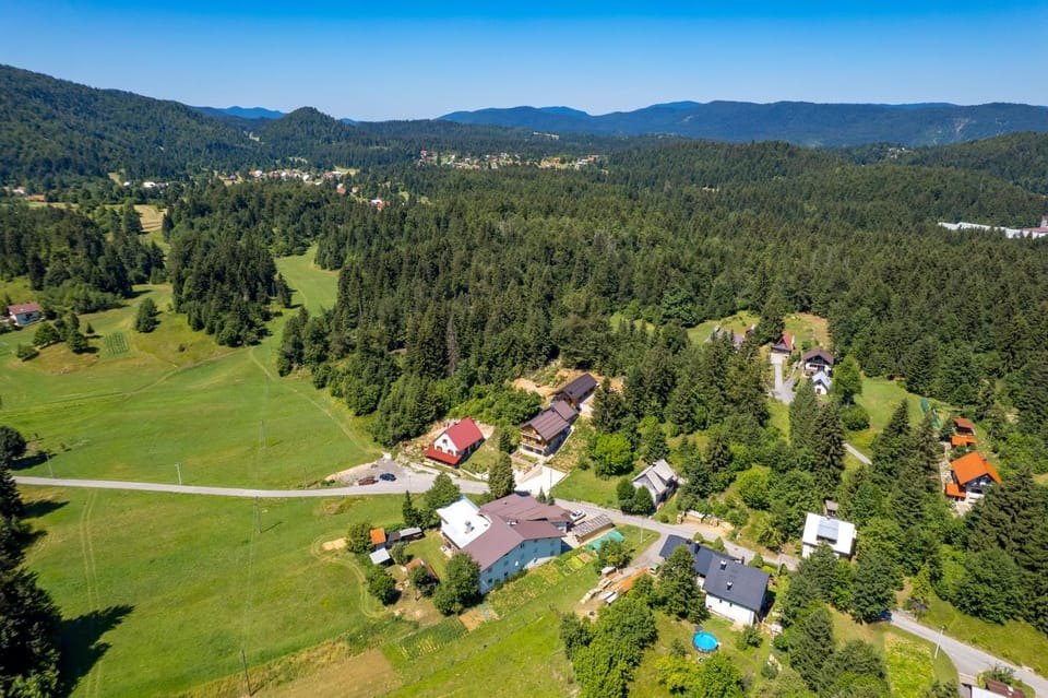 Property building, Nearby landmark, Day, Natural landscape, Bird's eye view, Mountain view