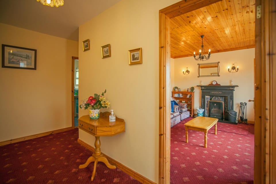 Lobby or reception, fireplace, internet