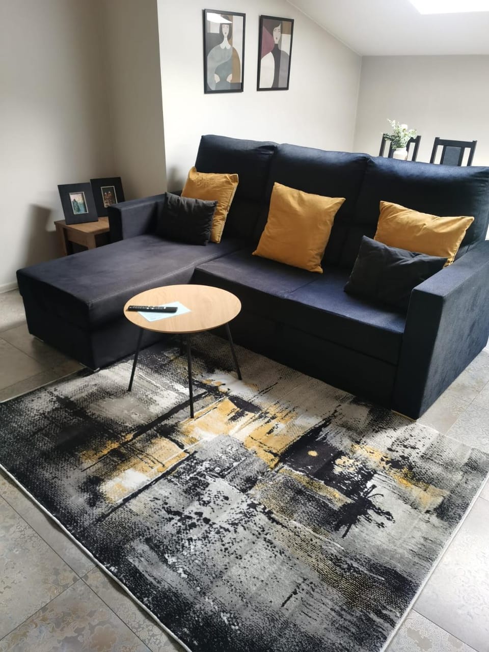 Living room, Seating area