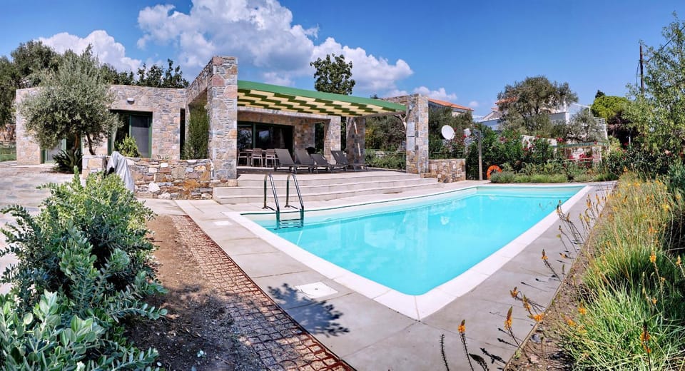 Property building, Day, Garden, Garden view, Pool view, Swimming pool, sunbed