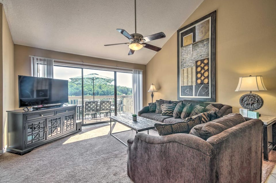 Osage Beach Condo w/ Shared Pool & Lake Views! House in Osage Beach