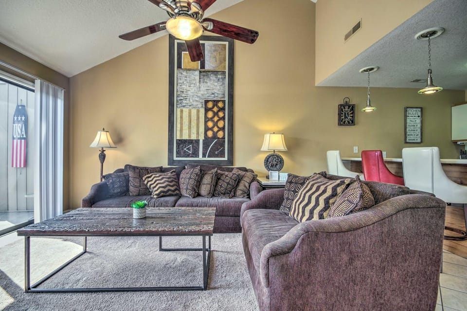 Osage Beach Condo w/ Shared Pool & Lake Views! House in Osage Beach