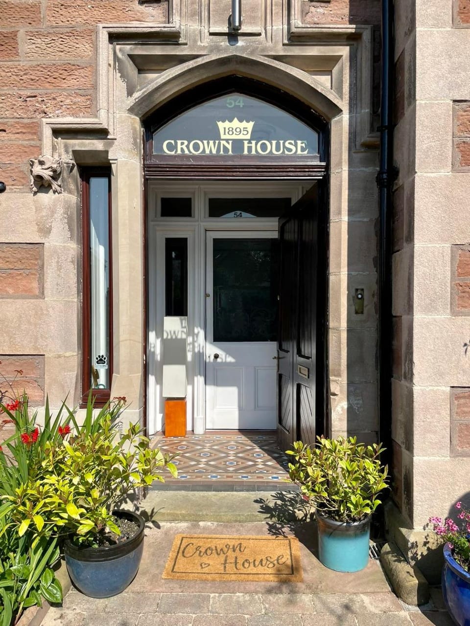 Facade/entrance