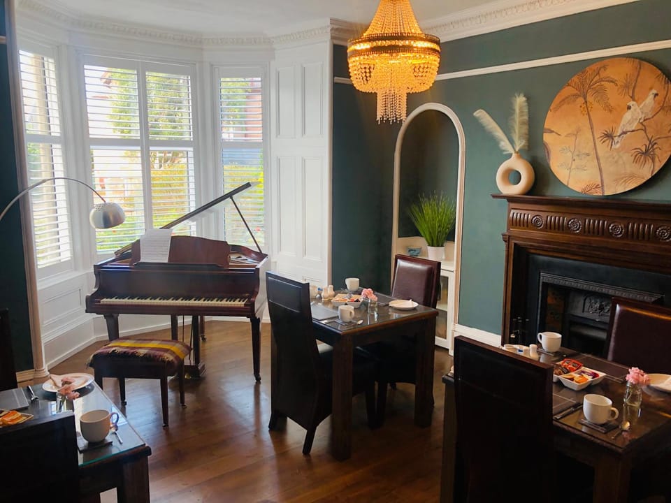 Dining area, Breakfast
