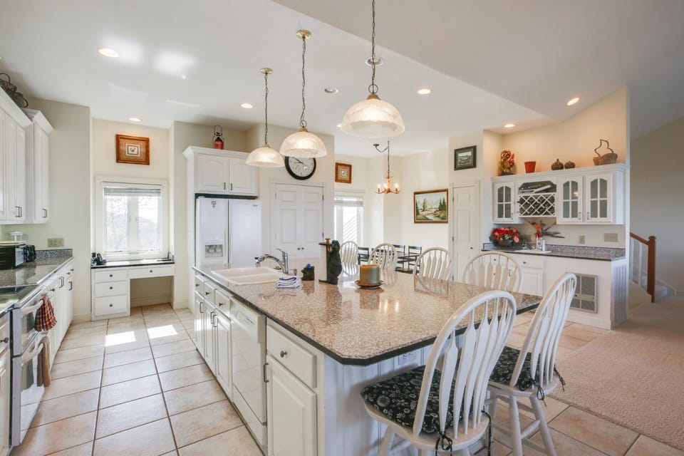 Beech Mtn Views, Next to Ski Resort: Home w/ Decks House in Beech Mountain