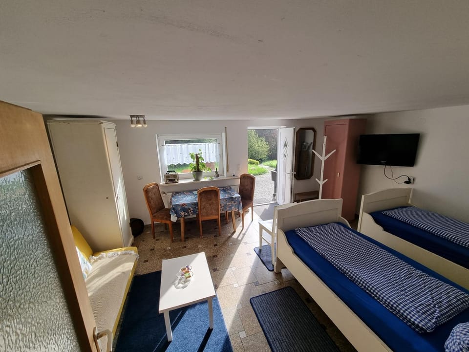 Bed, Living room, Photo of the whole room, Seating area, Dining area, Bedroom