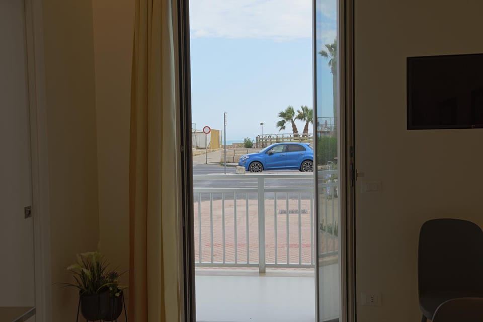 Balcony/Terrace, Sea view, Street view
