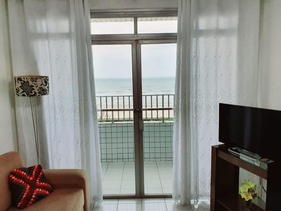 Communal lounge/ TV room, Living room, Sea view