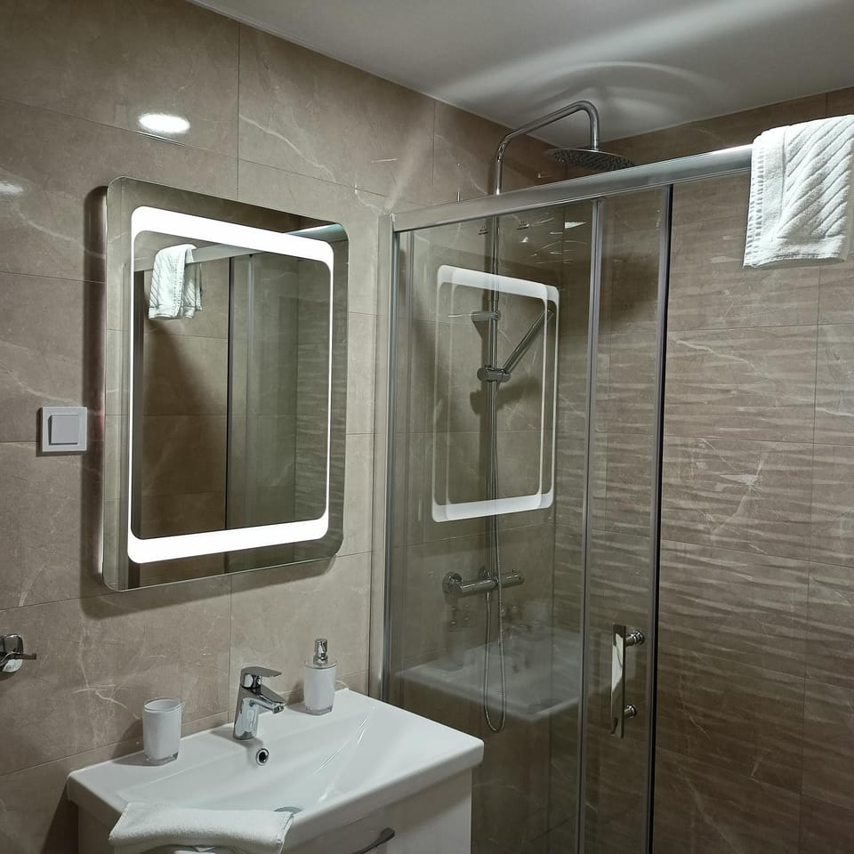 Shower, Bathroom, towels