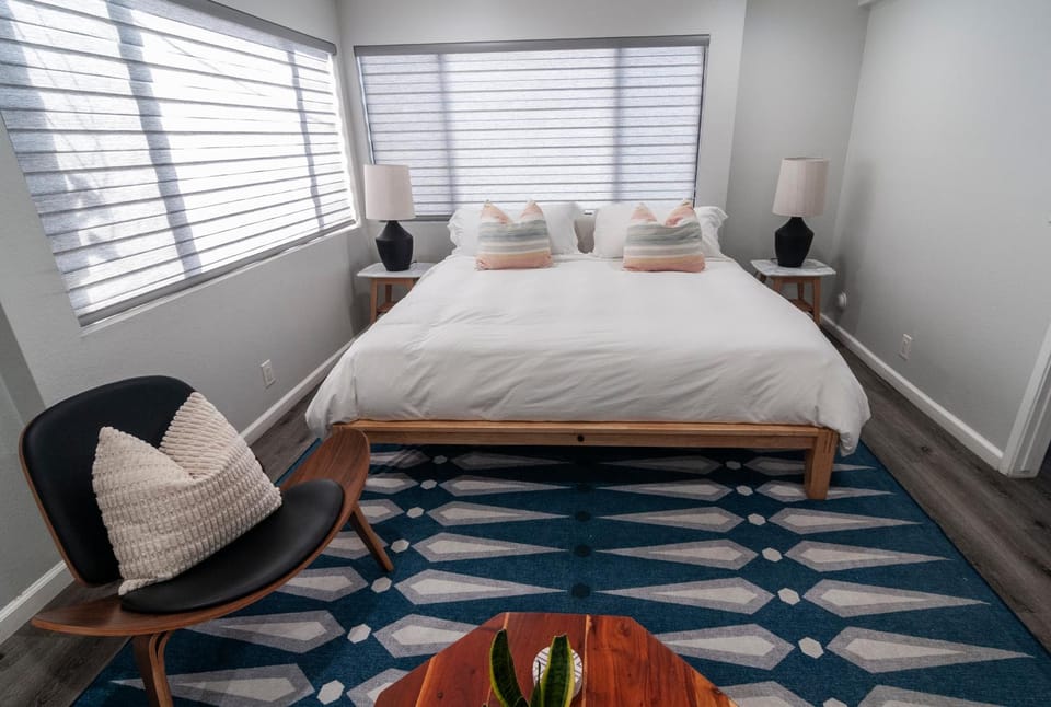 50 M to Sand LGB 2 King Suites House in Long Beach